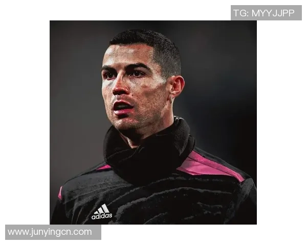 足球球星立体摆件艺术品，展现运动激情与独特魅力的完美融合